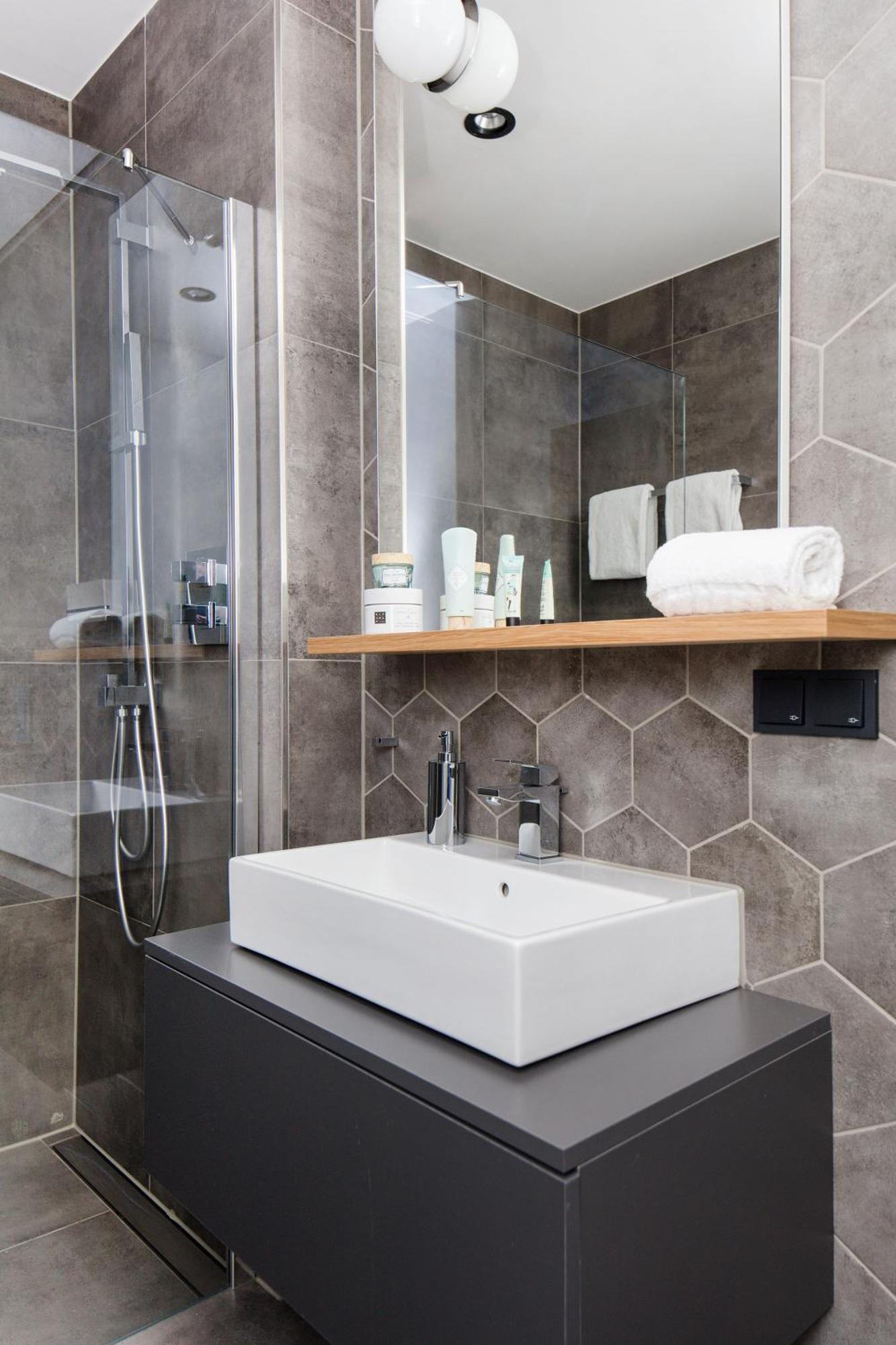 Studio S,1201047646:JPEG