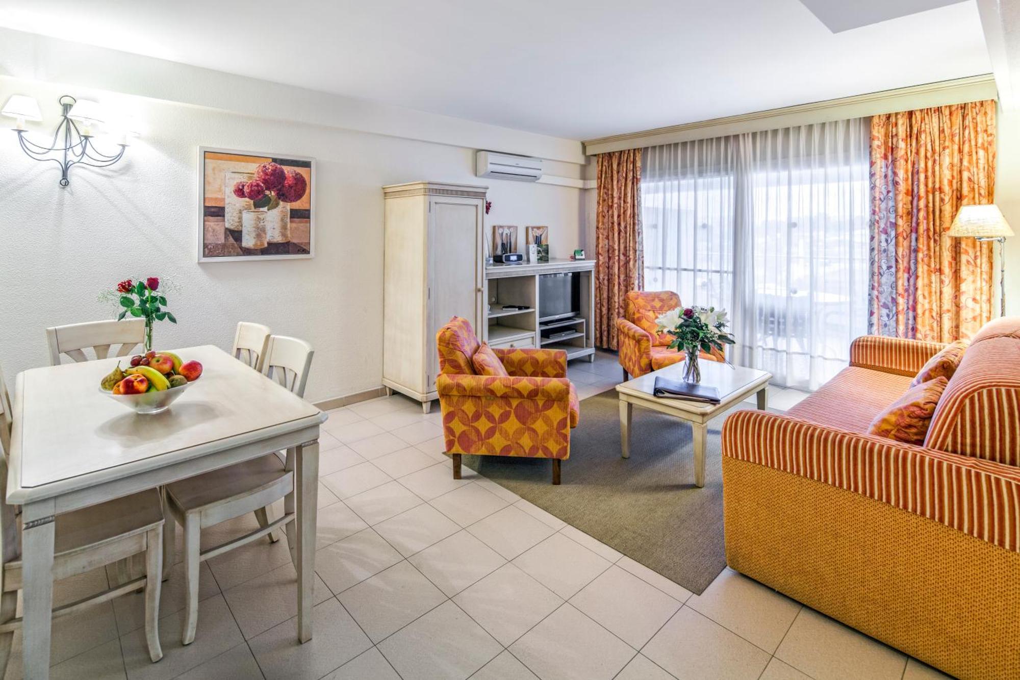 Two-Bedroom Apartment,1139123230:JPEG