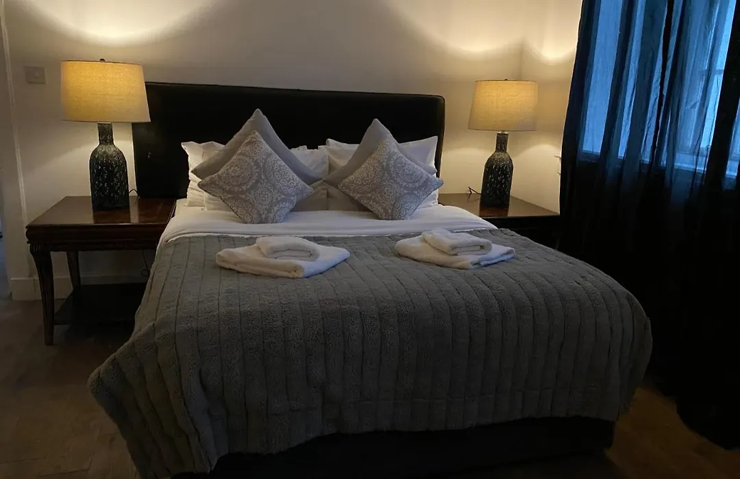 Queen Street Boutique Suites-1