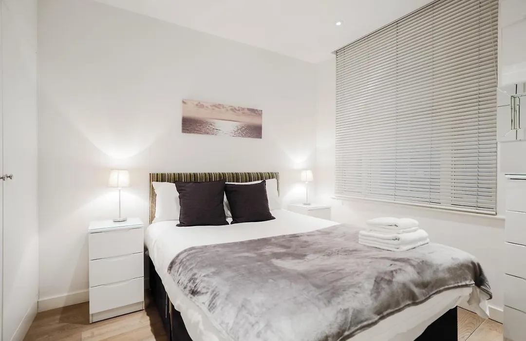 Trafalgar Square By Excel Apartments-1