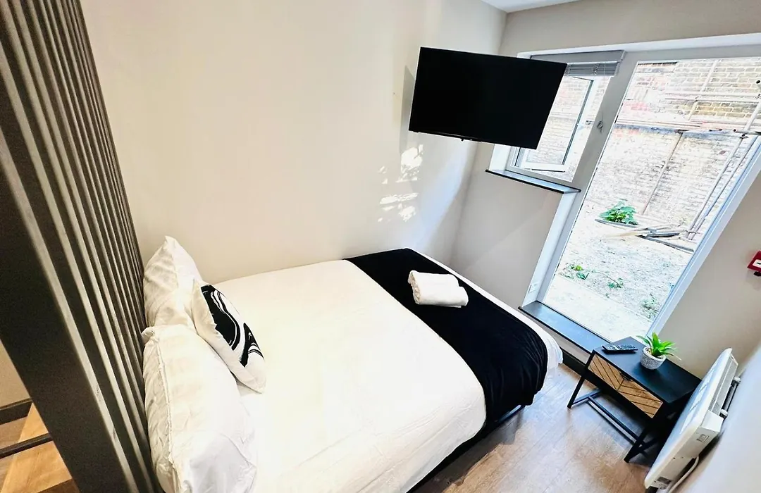 London 1 Central Studio Like A Hotel Room-1