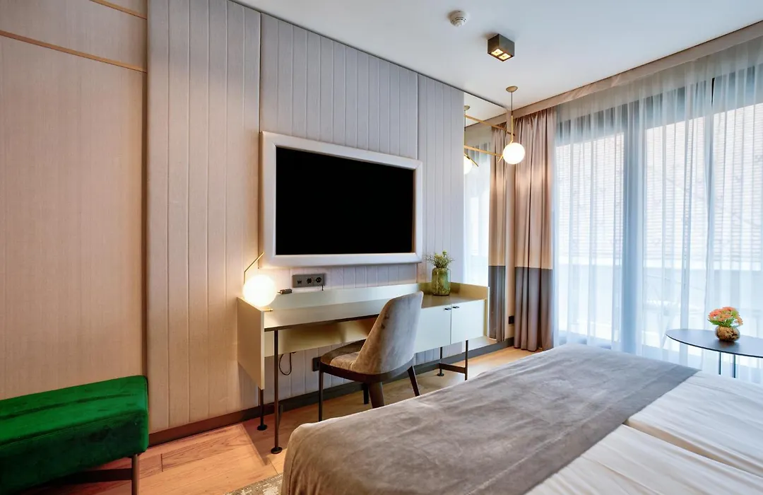 Emerald Downtown Luxury Suites By Continental Group-1