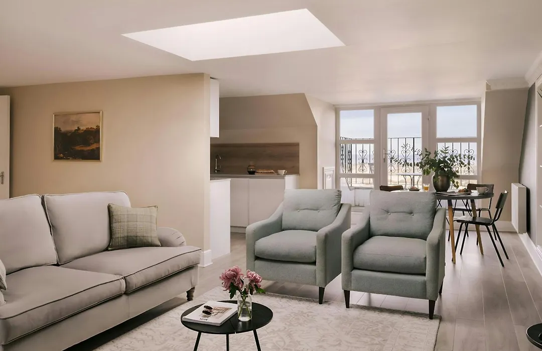 Thistle Suites Royal Garden-1