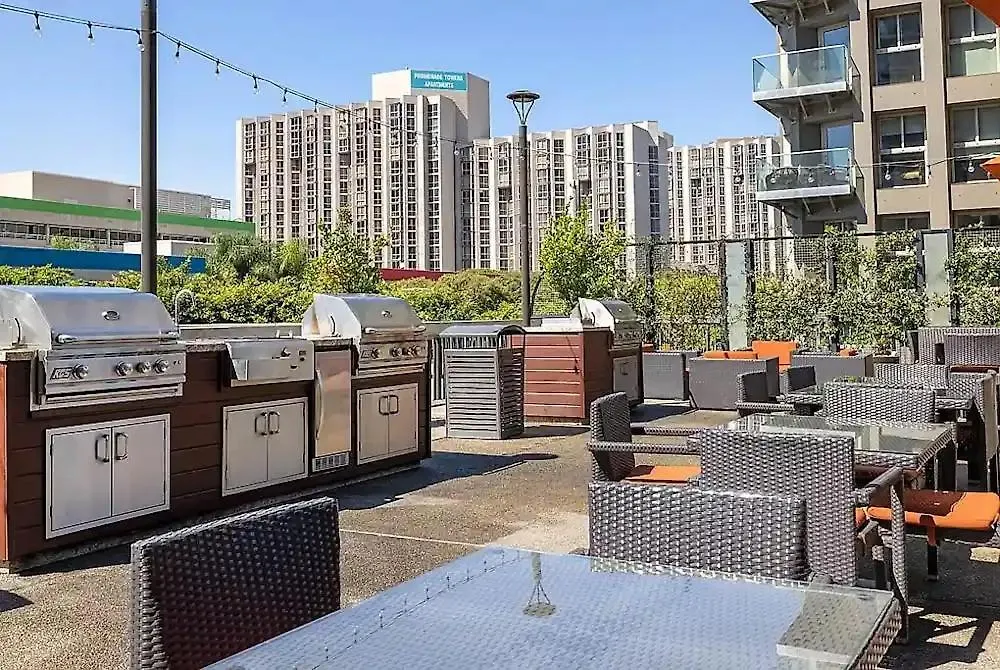 Modern Luxury 2 Bed With Panoramic City Views In Downtown La-1