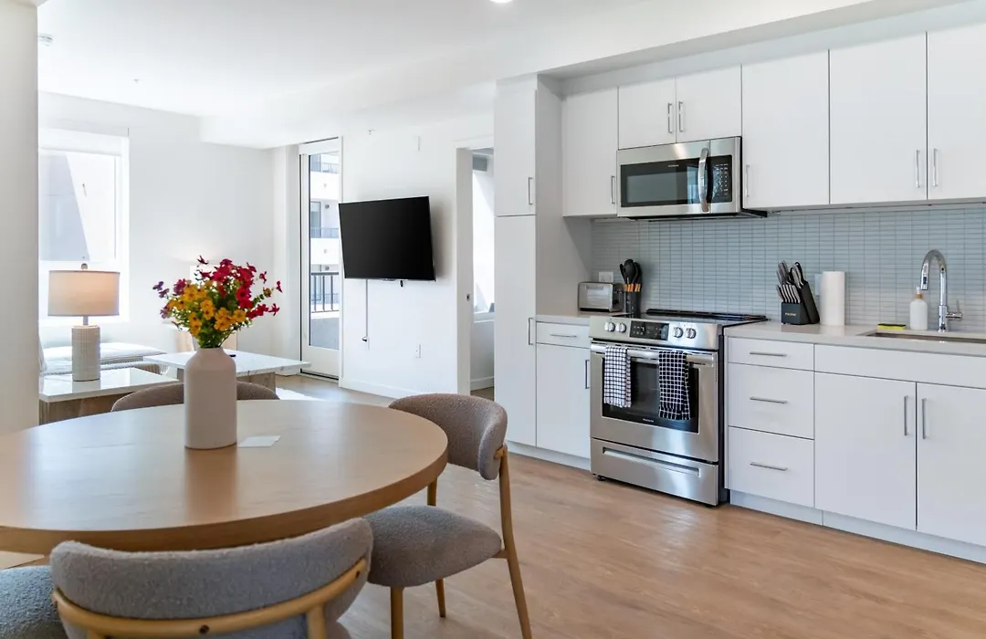 Luxury 2 Bedroom Residence With Fitness And Outdoor Pool-1