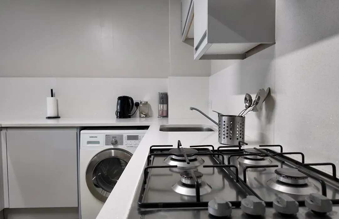 Ryan I Air I Bnb - 102 Mill Street - Free Parking-1