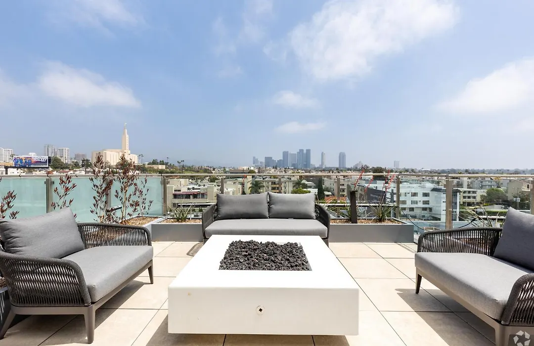 Westwood Penthouse 3 Bedroom 2 Bath W Gym, Balcony, Parking-1