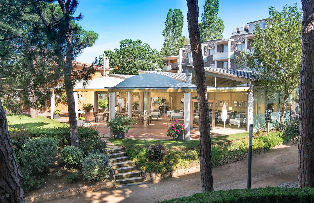 Aparthotel Ciutat De Palol-1