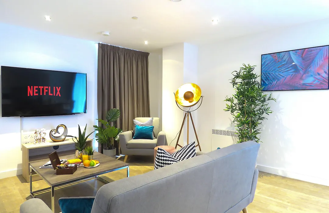 Tudors Esuites Grand Central Aparthotel-1