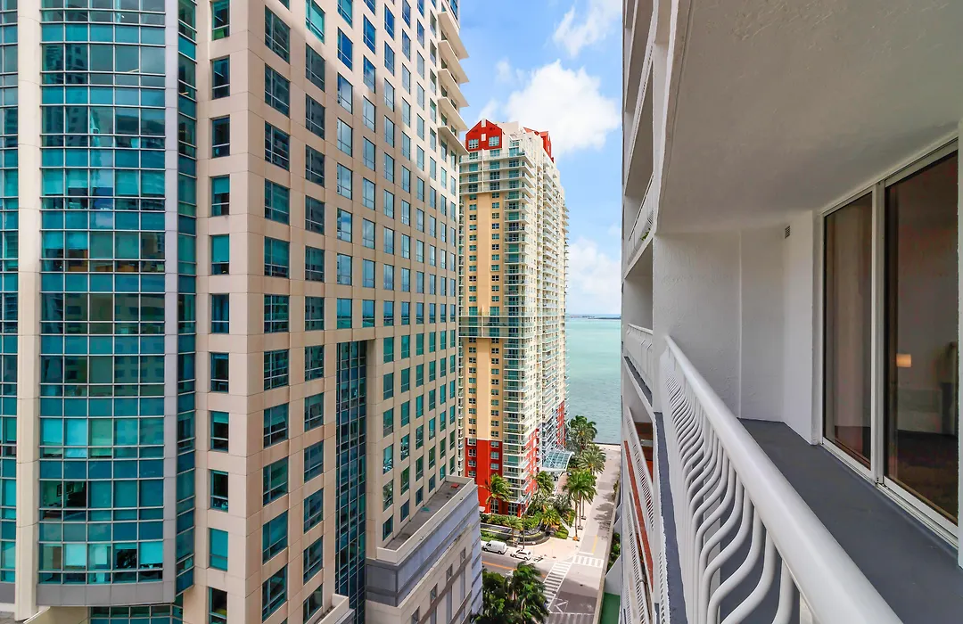 The Club At Brickell Bay Luxury Suites-1