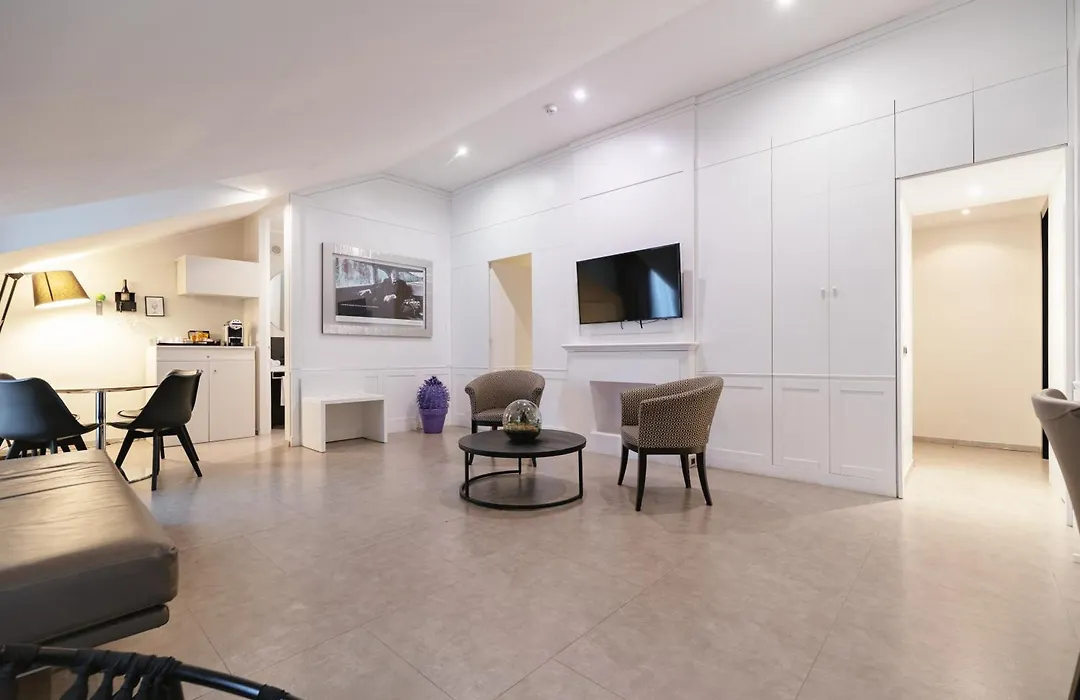 Montenapoleone Suites-1