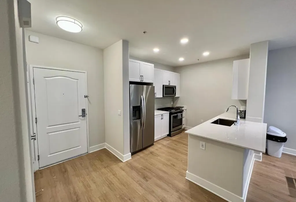 Miracle Mile Apartments-1