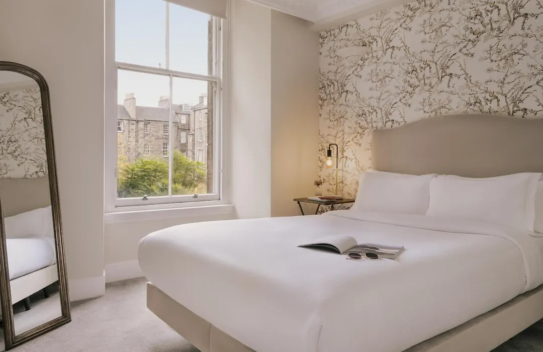Thistle Suites Royal Garden-1
