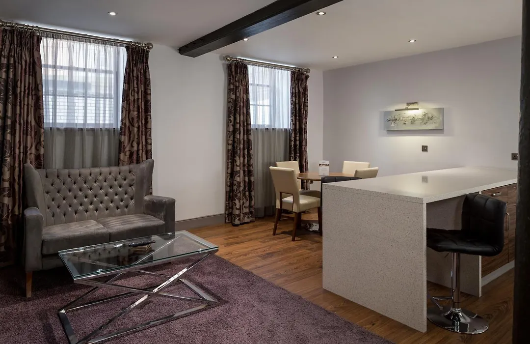 Roomzzz Newcastle City-1