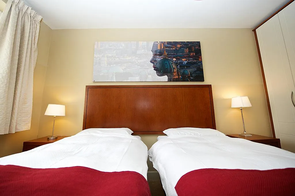Staycity Aparthotel St Augusti-1