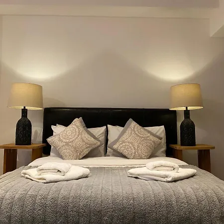Queen Street Boutique Suites-2