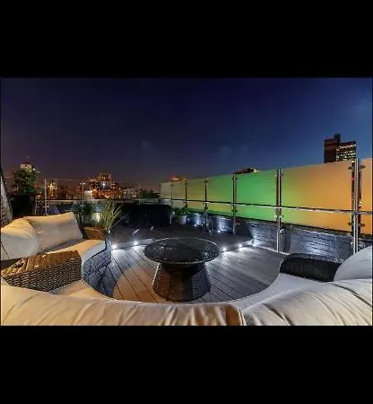 Swan Street Townhouse Hot Tub & Roof Terrace-3