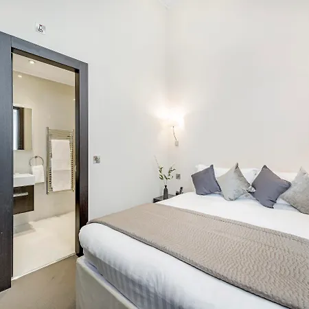 130 Queen'S Gate Apartments-2