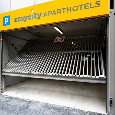 Staycity Aparthotels Paris La Defense-3