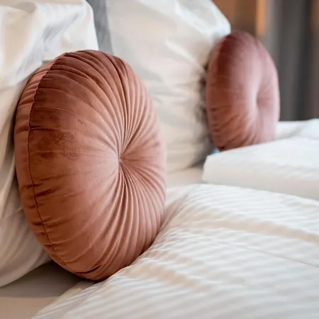 Pure Berlin Apartments - For Up To 5 Guests Near Uber Arena, Central, Stylish-2