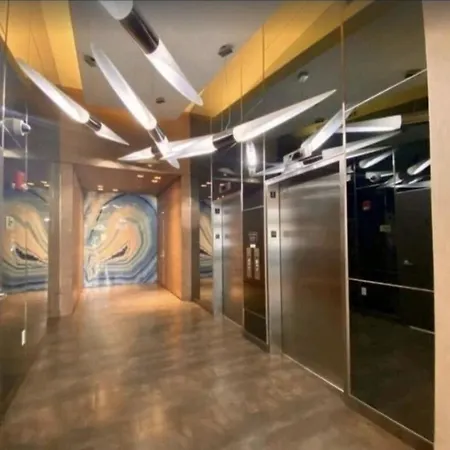 Classy 2Bd 2Bth At Midblock With Free Parking-2
