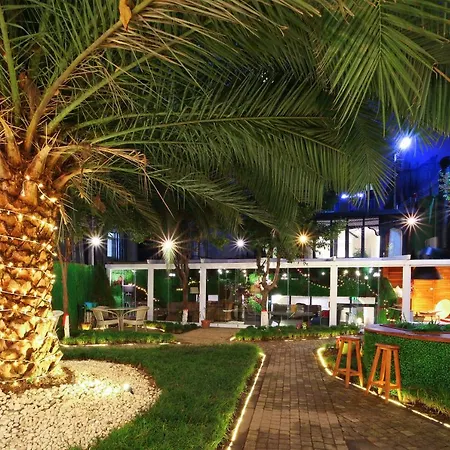 Walton Gardens Pera-2