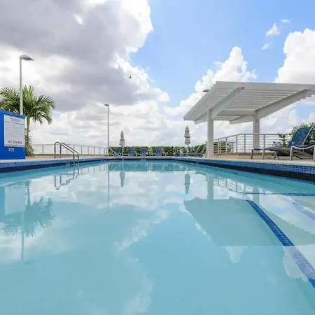 Classy 2Bd 2Bth At Midblock With Free Parking-3