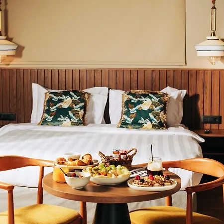 Cama Luxury Suites Glyfada-3
