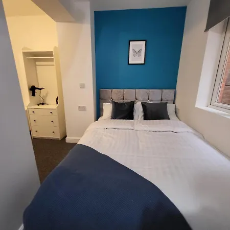 Affordable Comfort On Alfreton Road - Ideal For Savvy Travelers-2