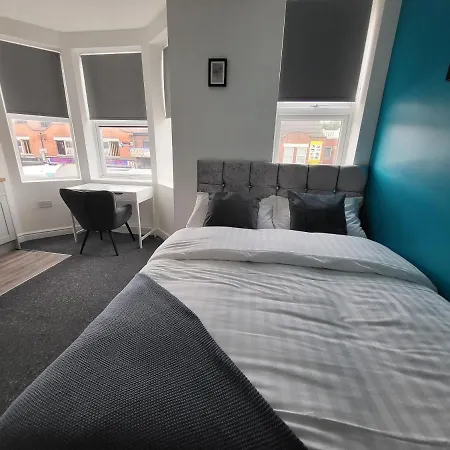 Affordable Comfort On Alfreton Road - Ideal For Savvy Travelers-3