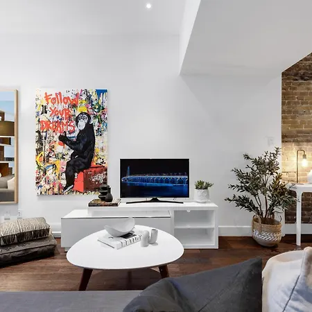 Liv Mtl Soho Spacious Rooftop Suites For Groups Near Downtown Montreal-3