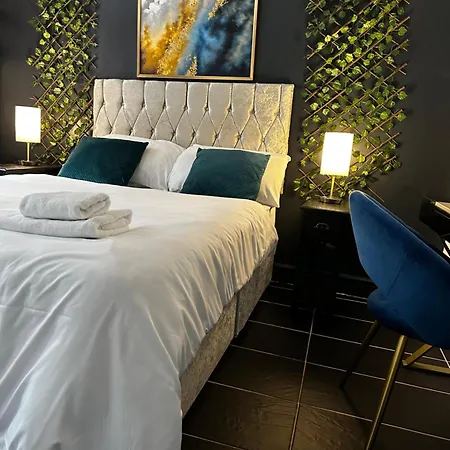 Duke And Duchess Apartments And Rooms - Private In Room Hot Tub Suites-2