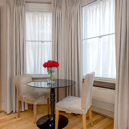 17 Hertford Street-3