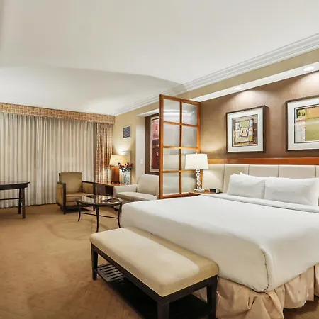 Mgm Signature Deluxe Balcony Strip View Suite-2