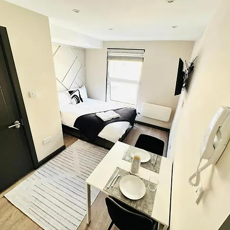 London 1 Central Studio Like A Hotel Room-2