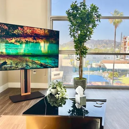 Hollywood Sign View 2 Bed 2 Bath Premium Corner-3