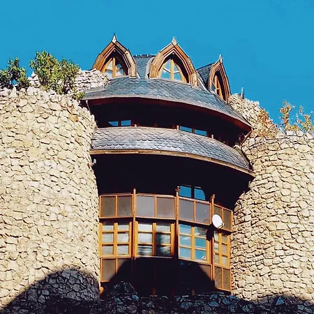 Deluxe Swan Stone Castle Apartment-2