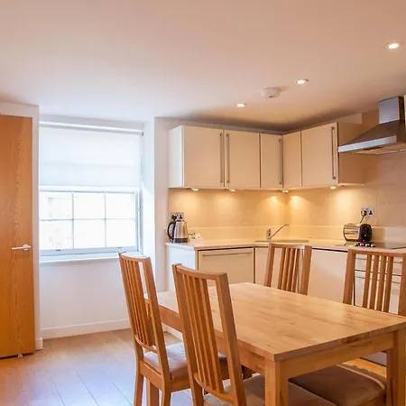 Cs Exclusive Apartments Of Princess Street West End-2