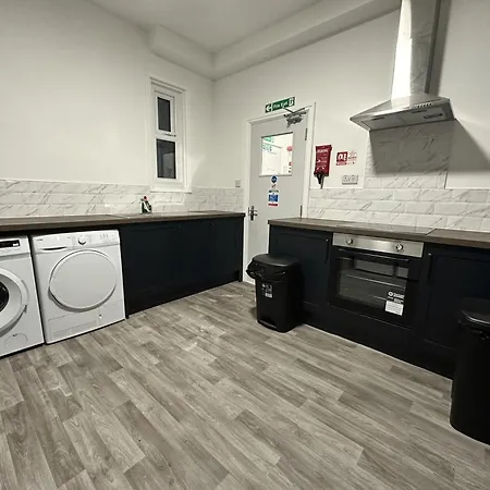 Premier Nottingham Studios - Gawthorne-2