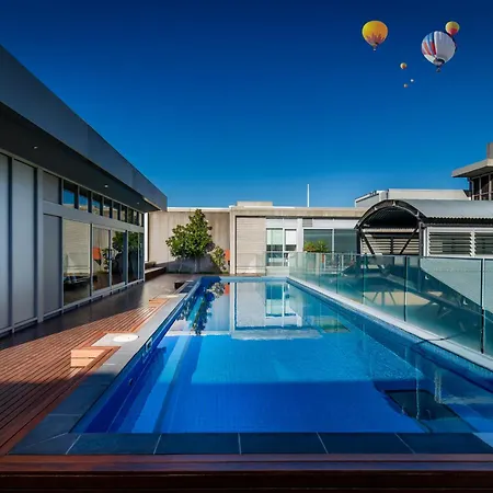 Adele Apartment Hotel East Melbourne-3