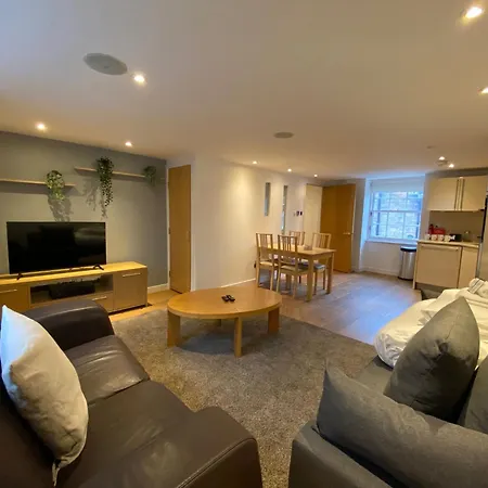 Cs Exclusive Apartments Of Princess Street West End-3