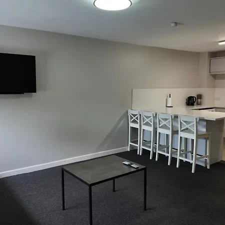 Ryan I Air I Bnb - 102 Mill Street - Free Parking-2