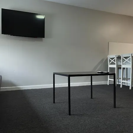 Ryan I Air I Bnb - 102 Mill Street - Free Parking-3