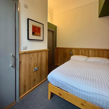 London Visitors Hotel-2