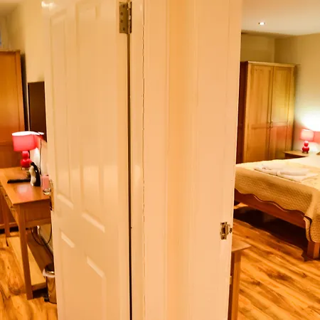 Edinburgh City Suites-3