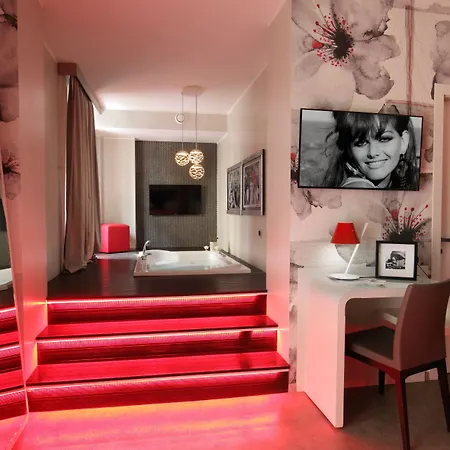 Montenapoleone Suites-3