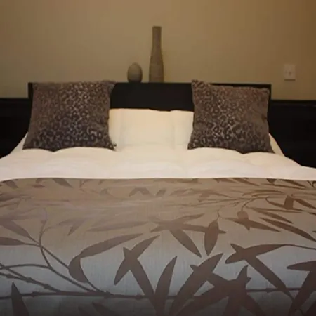 Lyall Apartment Hotel-3