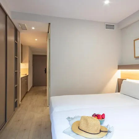 Aparthotel Bcn Montjuic-3