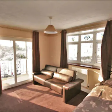 Central Studios Gloucester Road By Roomsbooked - Free Parking-3