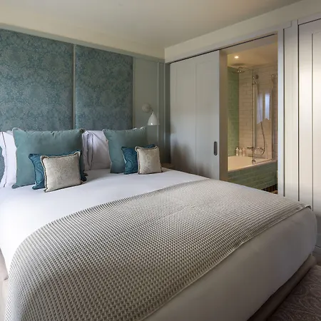 Abbey Strand Apartments, At Holyrood-3